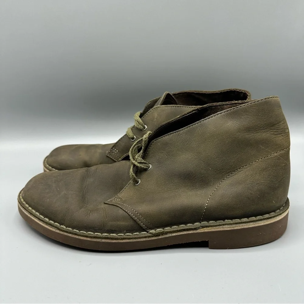 Clarks 15522 Greenish Gray Distressed Leather Chukka Boots Men's Size 8.5